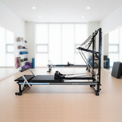Qualität Schwarzer Pilates-Reformer aus Aluminiumlegierung mit Halbturm Quadratkasten für Pilates-Studio Fabrik