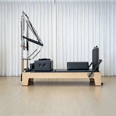 Kwaliteit Directe fabriek meerlaagse massief houten Pilates-hervormer met halve toren Aanpasbaar frame Oppervlakte lederen logo Compleet bijpassende accessoires Fabriek