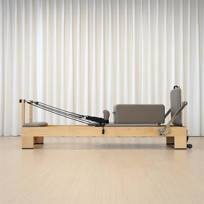 Kwaliteit Professionele Pilates Reformer Machine van Esdoornhout met 5 Verstelbare Veren en Compact Formaat 2250*630*300mm Fabriek
